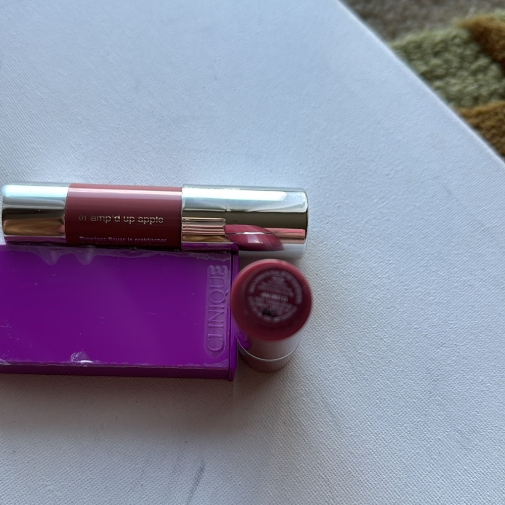 Clinique makeup bundle brand new - Picture 3 of 8